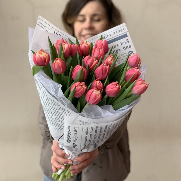 Тюльпаны в газете